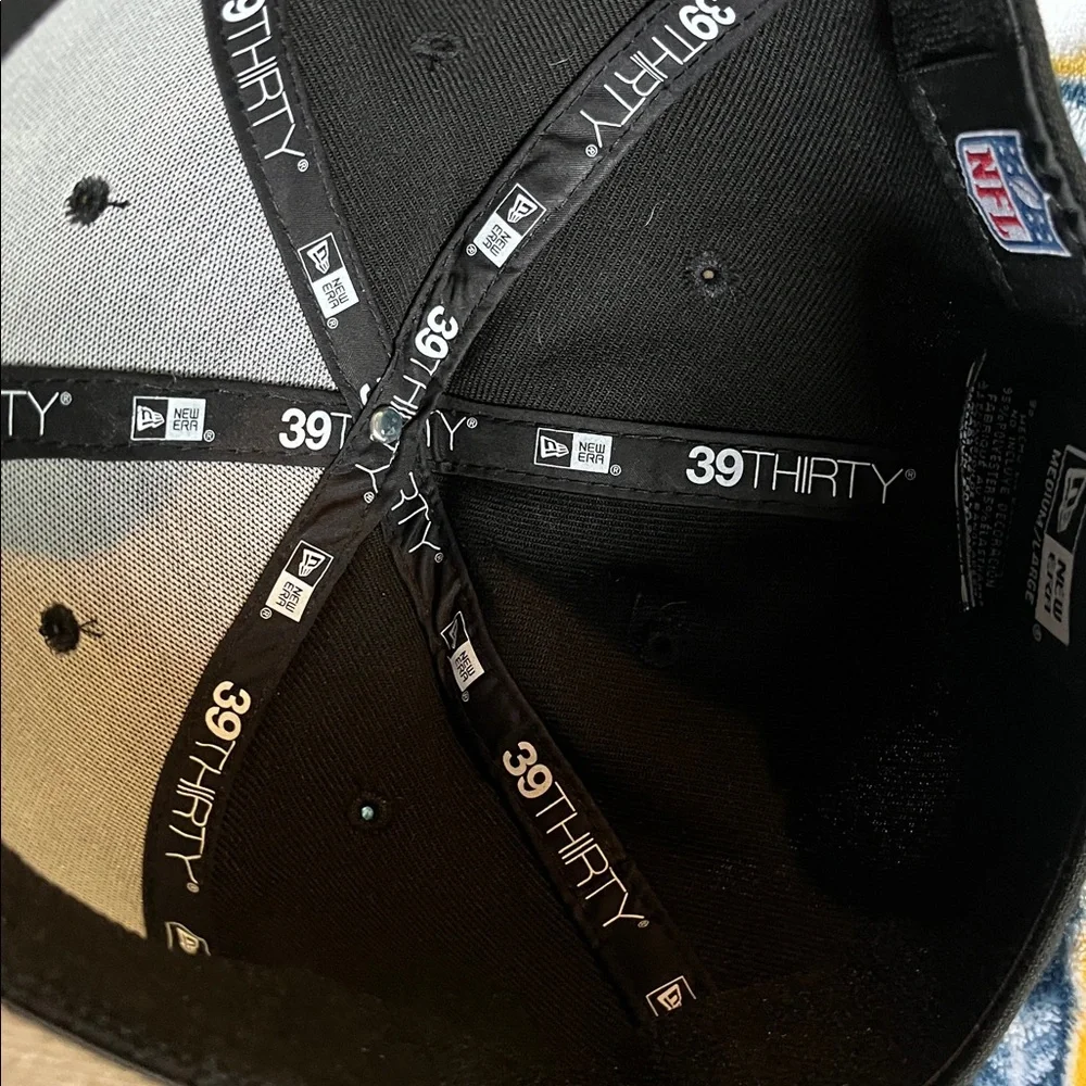 New Era Black Raiders 39THIRTY Cap - Picture 4 of 5